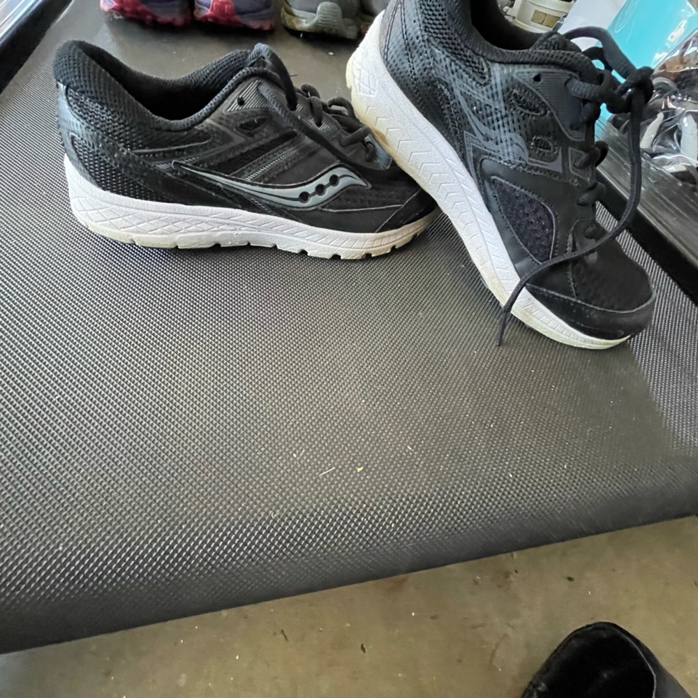 Saucony running sneakers not worn long before grew out of size 4 1/2